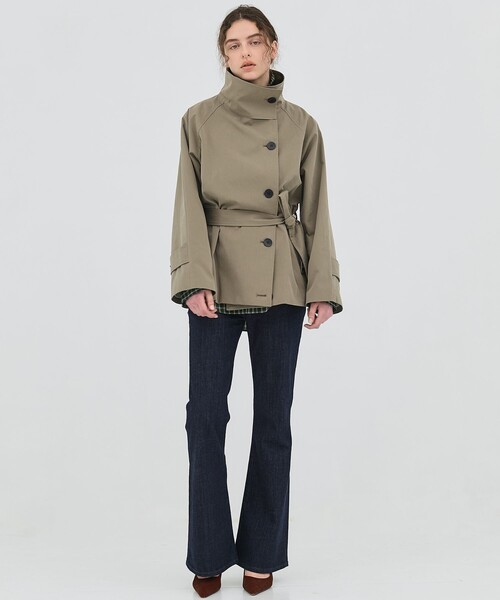 PUBLIC TOKYO（パブリックトウキョウ）の「【2026春新作】ファンネルネックショートトレンチコート（トレンチコート・レディース・アイボリー/ダークグレー/カーキ・1/2）」の8枚目の写真