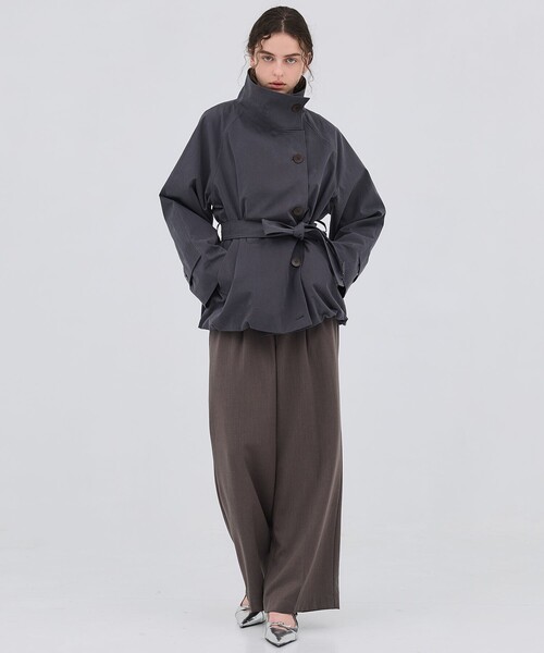PUBLIC TOKYO（パブリックトウキョウ）の「【2026春新作】ファンネルネックショートトレンチコート（トレンチコート・レディース・アイボリー/ダークグレー/カーキ・1/2）」の9枚目の写真