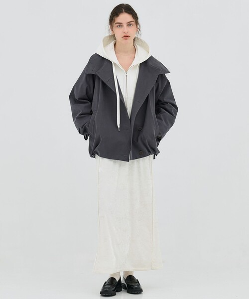 PUBLIC TOKYO（パブリックトウキョウ）の「【2026春新作】ファンネルネックショートトレンチコート（トレンチコート・レディース・アイボリー/ダークグレー/カーキ・1/2）」の10枚目の写真