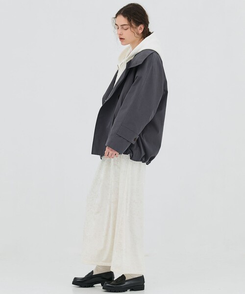 PUBLIC TOKYO（パブリックトウキョウ）の「【2026春新作】ファンネルネックショートトレンチコート（トレンチコート・レディース・アイボリー/ダークグレー/カーキ・1/2）」の11枚目の写真