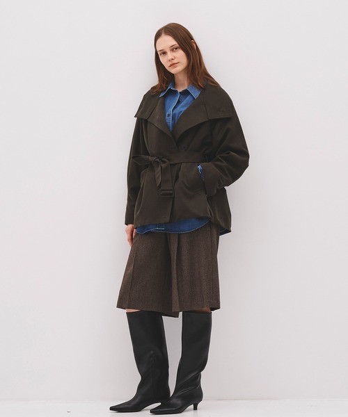PUBLIC TOKYO(パブリックトウキョウ)の「【WEB限定予約受注中】ファンネルネックショートトレンチコート/4wayショートコート/2026年春人気1位のアウターに新色追加/シワ防止/オンオフ兼用/仕事でも使える/ウォッシャブル(トレンチコート・レディース・アイボリー/ダークグレー/カーキ/ブラウン/ベージュ・1/2)」の22枚目の写真