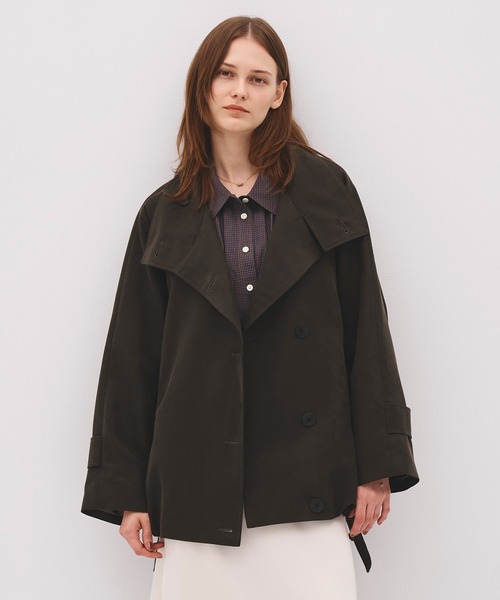 PUBLIC TOKYO(パブリックトウキョウ)の「【WEB限定予約受注中】ファンネルネックショートトレンチコート/4wayショートコート/2026年春人気1位のアウターに新色追加/シワ防止/オンオフ兼用/仕事でも使える/ウォッシャブル(トレンチコート・レディース・アイボリー/ダークグレー/カーキ/ブラウン/ベージュ・1/2)」の6枚目の写真