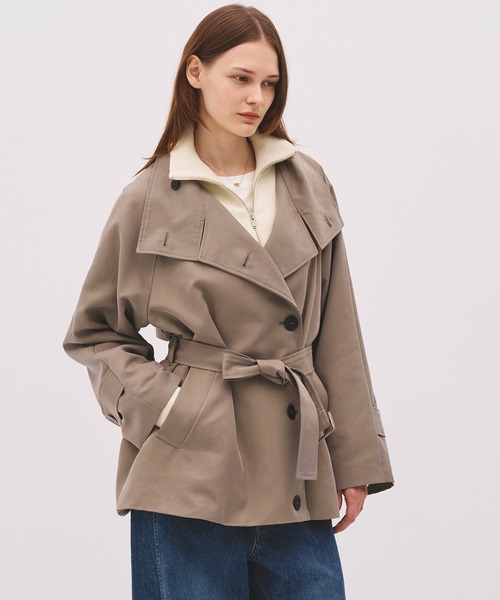 PUBLIC TOKYO(パブリックトウキョウ)の「【WEB限定予約受注中】ファンネルネックショートトレンチコート/4wayショートコート/2026年春人気1位のアウターに新色追加/シワ防止/オンオフ兼用/仕事でも使える/ウォッシャブル(トレンチコート・レディース・アイボリー/ダークグレー/カーキ/ブラウン/ベージュ・1/2)」の9枚目の写真
