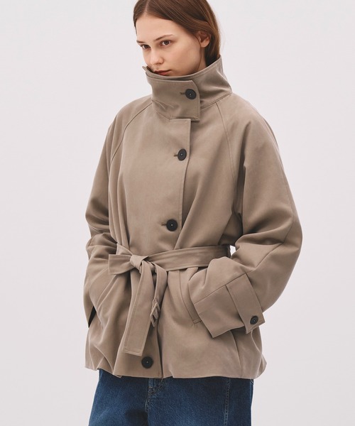 PUBLIC TOKYO(パブリックトウキョウ)の「【WEB限定予約受注中】ファンネルネックショートトレンチコート/4wayショートコート/2026年春人気1位のアウターに新色追加/シワ防止/オンオフ兼用/仕事でも使える/ウォッシャブル(トレンチコート・レディース・アイボリー/ダークグレー/カーキ/ブラウン/ベージュ・1/2)」の10枚目の写真