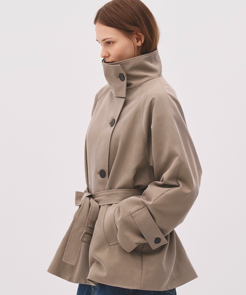 PUBLIC TOKYO(パブリックトウキョウ)の「【WEB限定予約受注中】ファンネルネックショートトレンチコート/4wayショートコート/2026年春人気1位のアウターに新色追加/シワ防止/オンオフ兼用/仕事でも使える/ウォッシャブル(トレンチコート・レディース・アイボリー/ダークグレー/カーキ/ブラウン/ベージュ・1/2)」の11枚目の写真