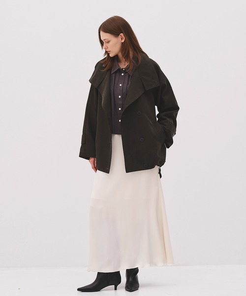 PUBLIC TOKYO(パブリックトウキョウ)の「【WEB限定予約受注中】ファンネルネックショートトレンチコート/4wayショートコート/2026年春人気1位のアウターに新色追加/シワ防止/オンオフ兼用/仕事でも使える/ウォッシャブル(トレンチコート・レディース・アイボリー/ダークグレー/カーキ/ブラウン/ベージュ・1/2)」の15枚目の写真
