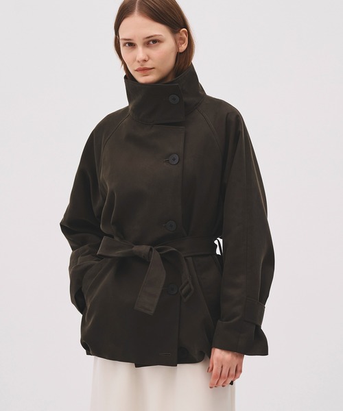 PUBLIC TOKYO(パブリックトウキョウ)の「【WEB限定予約受注中】ファンネルネックショートトレンチコート/4wayショートコート/2026年春人気1位のアウターに新色追加/シワ防止/オンオフ兼用/仕事でも使える/ウォッシャブル(トレンチコート・レディース・アイボリー/ダークグレー/カーキ/ブラウン/ベージュ・1/2)」の19枚目の写真