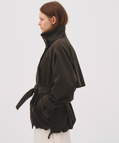 PUBLIC TOKYO(パブリックトウキョウ)の「【WEB限定予約受注中】ファンネルネックショートトレンチコート/4wayショートコート/2026年春人気1位のアウターに新色追加/シワ防止/オンオフ兼用/仕事でも使える/ウォッシャブル(トレンチコート・レディース・アイボリー/ダークグレー/カーキ/ブラウン/ベージュ・1/2)」の20枚目の写真