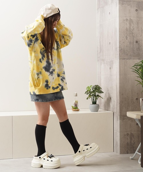 1111clothing(ワンフォークロージング)の「LA刺繍 タイダイ染 ルーズスウェット / LA Embroidery Tie-Dye Loose Sweatshirt(スウェット・メンズ・ブラック/イエロー・L/M)」の15枚目の写真