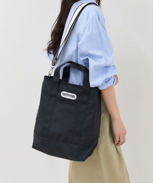 OUTDOOR PRODUCTS（アウトドアプロダクツ）の「【OUTDOOR PRODUCTS 】バイカラーテープトートバッグ（トートバッグ・レディース・ブラック/ベージュ・FREE）」の2枚目の写真