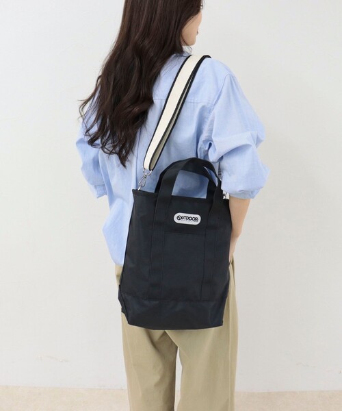 OUTDOOR PRODUCTS（アウトドアプロダクツ）の「【OUTDOOR PRODUCTS 】バイカラーテープトートバッグ（トートバッグ・レディース・ブラック/ベージュ・FREE）」の4枚目の写真