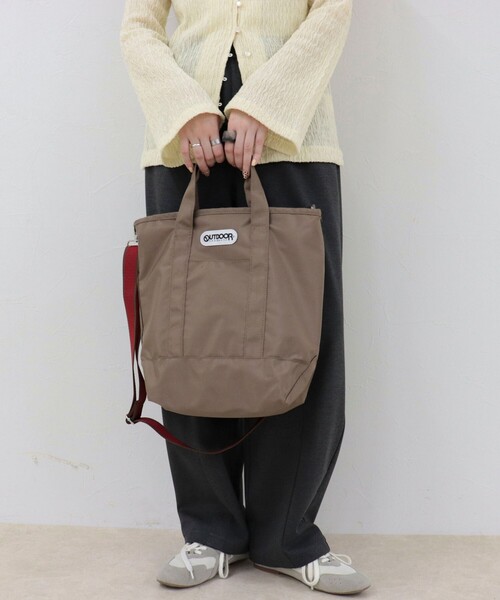 OUTDOOR PRODUCTS（アウトドアプロダクツ）の「【OUTDOOR PRODUCTS 】バイカラーテープトートバッグ（トートバッグ・レディース・ブラック/ベージュ・FREE）」の8枚目の写真