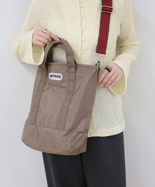 OUTDOOR PRODUCTS（アウトドアプロダクツ）の「【OUTDOOR PRODUCTS 】バイカラーテープトートバッグ（トートバッグ・レディース・ブラック/ベージュ・FREE）」の9枚目の写真