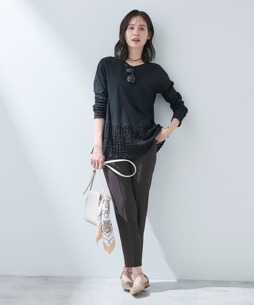 INDIVI（インディヴィ）の「【洗える／レイヤードにおすすめ】シャーリングレース ロングTシャツ（Tシャツ/カットソー・レディース・ブラック/ホワイト・34/19/15 /13/05/38）」の5枚目の写真