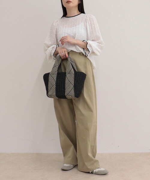 fredy emue（フレディエミュ）の「【大人気シリーズの最新作】バック釦配色ギャザーブラウス（シャツ/ブラウス・レディース・ブラック/グレイッシュベージュ/オフホワイト・38）」の4枚目の写真