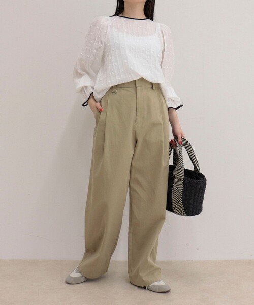 fredy emue（フレディエミュ）の「【大人気シリーズの最新作】バック釦配色ギャザーブラウス（シャツ/ブラウス・レディース・ブラック/グレイッシュベージュ/オフホワイト・38）」の6枚目の写真