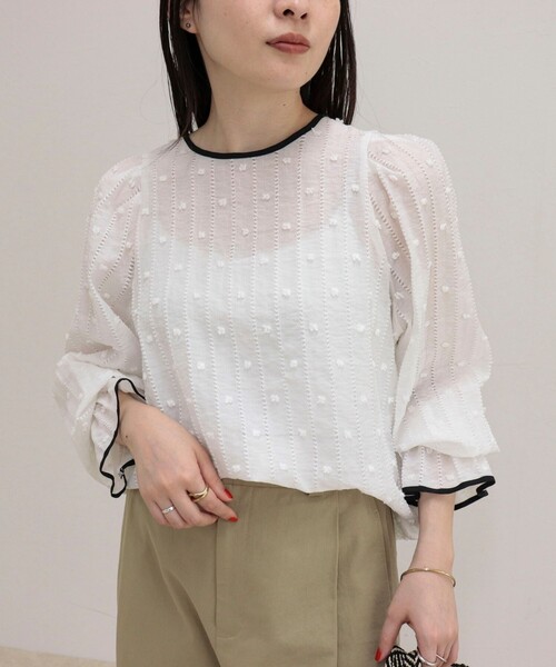 fredy emue（フレディエミュ）の「【大人気シリーズの最新作】バック釦配色ギャザーブラウス（シャツ/ブラウス・レディース・ブラック/グレイッシュベージュ/オフホワイト・38）」の8枚目の写真