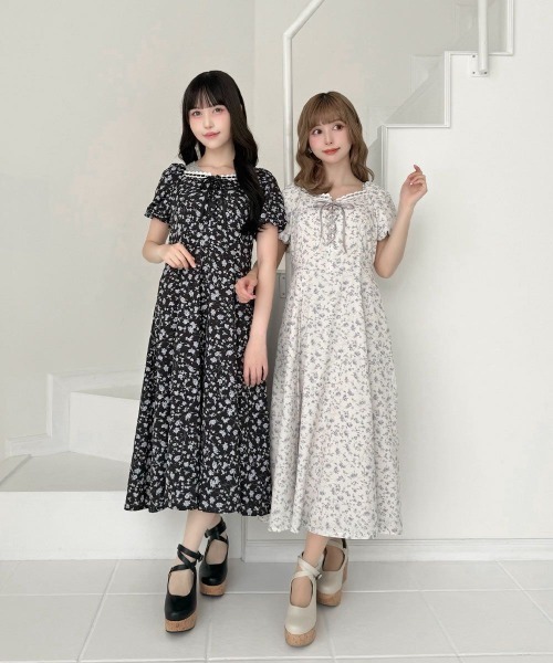 F i.n.t（フィント）の「リボンアイビーフラワー柄レースアップワンピース（ワンピース・レディース・ブラック×ブルー/アイボリー・FREE）」の2枚目の写真