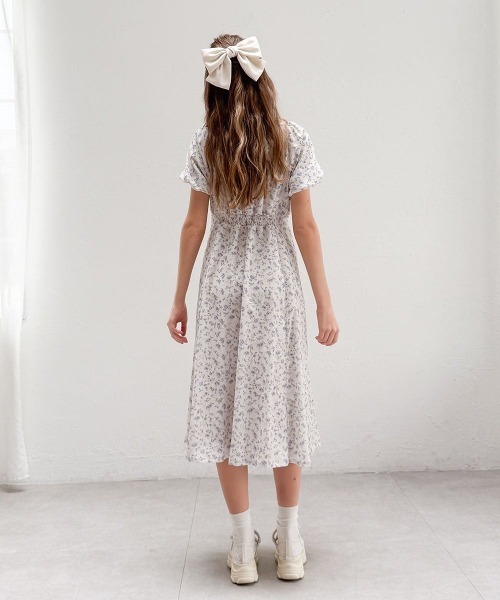 F i.n.t（フィント）の「リボンアイビーフラワー柄レースアップワンピース（ワンピース・レディース・ブラック×ブルー/アイボリー・FREE）」の6枚目の写真