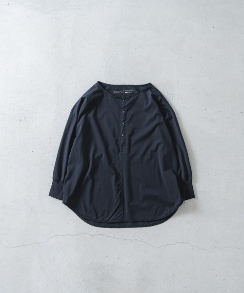 quadro（クオドロ）の「60/2スーピマ度詰め天竺9分袖ヘンリーネックプルオーバー（Tシャツ/カットソー・レディース・ブルーグレー/オフホワイト/チャコール・FREE）」の3枚目の写真