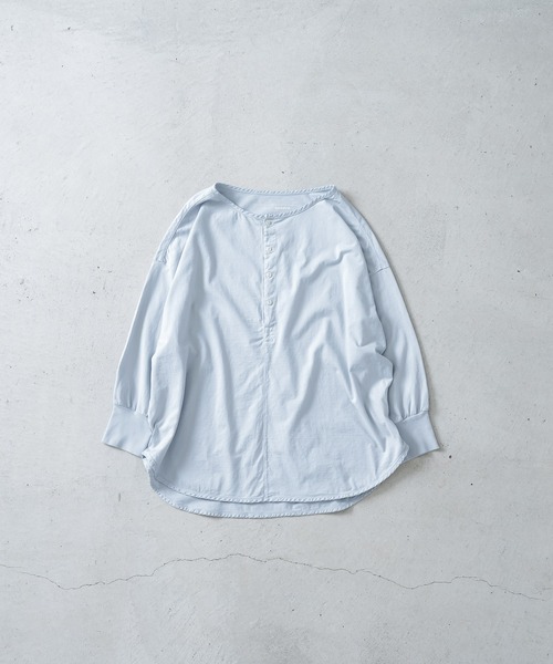 quadro（クオドロ）の「60/2スーピマ度詰め天竺9分袖ヘンリーネックプルオーバー（Tシャツ/カットソー・レディース・ブルーグレー/オフホワイト/チャコール・FREE）」の2枚目の写真