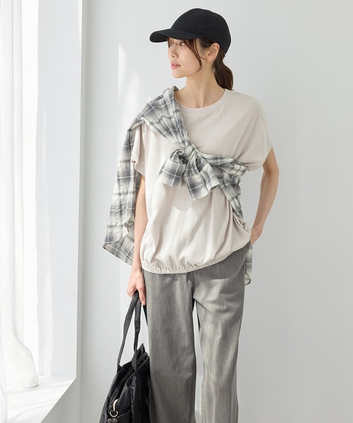 Honeys(ハニーズ)の「【ハニさら・接触冷感・UVカット・遮熱】裾ギャザーゆるTシャツ(Tシャツ/カットソー・レディース・ブラウン/レッド系その他/グレイッシュベージュ/サックスブルー/ブラック・L/M/S)」の16枚目の写真
