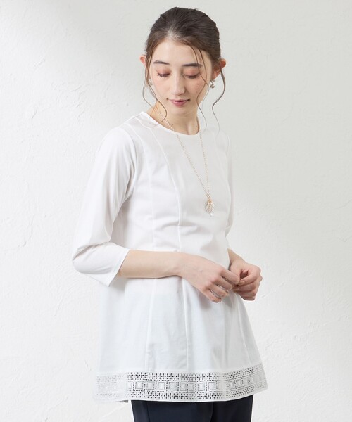 amaca(アマカ)の「プレーティング天竺 レースコンビカットソー(Tシャツ/カットソー・レディース・オフホワイト/ダークネイビー・38/40)」の1枚目の写真