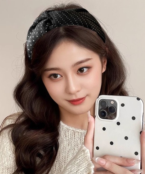 c.u.l（シーユーエル）の「ピンドット柄 ヘアバンド風 ワイドカチューシャ cula1514（カチューシャ・レディース・ブラック・FREE）」の2枚目の写真