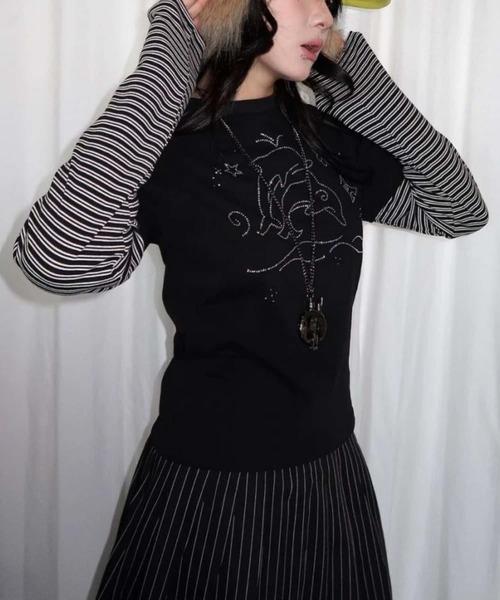 MAISON DE THERESE(メゾン ド テレーズ)の「レトロ ストーン ストライプスリーブ レイヤード風 長袖 T シャツ(Tシャツ/カットソー・レディース・パープル/ブラック・M)」の1枚目の写真