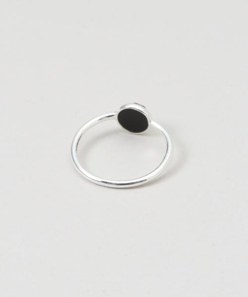 journal standard L'essage（ジャーナルスタンダードレサージュ）の「【V'ESSENCEヴェッセンス】ONIX RING 925/リング（リング・レディース・シルバー・7/6）」の4枚目の写真