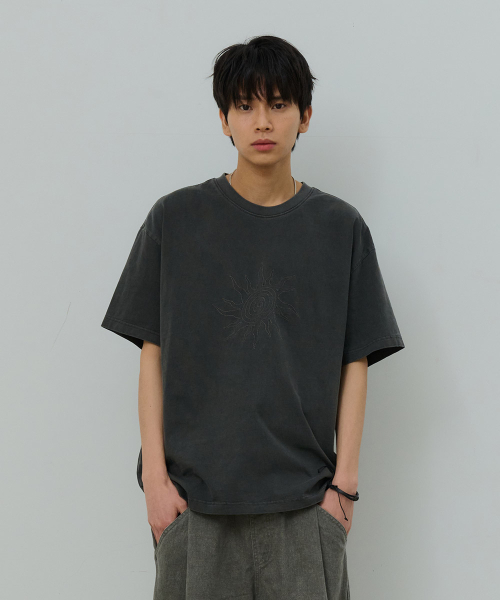 DESIRED(デシレッド)の「フロントグラフィックピグメント半袖Tシャツ-FBSK5810D09(Tシャツ/カットソー・メンズ・ダークグレー・MEDIUM/LARGE/X-LARGE)」の9枚目の写真