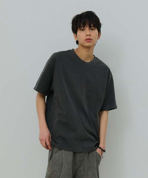 DESIRED(デシレッド)の「フロントグラフィックピグメント半袖Tシャツ-FBSK5810D09(Tシャツ/カットソー・メンズ・ダークグレー・MEDIUM/LARGE/X-LARGE)」の11枚目の写真