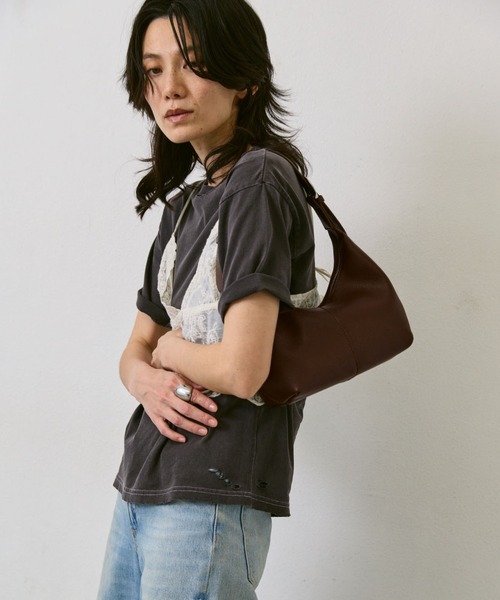 AIC.（エーアイシー）の「2WAYラウンドバックルコンパクトバッグ（ショルダーバッグ・レディース・ブラック/ブラウン/グリーン・FREE）」の7枚目の写真