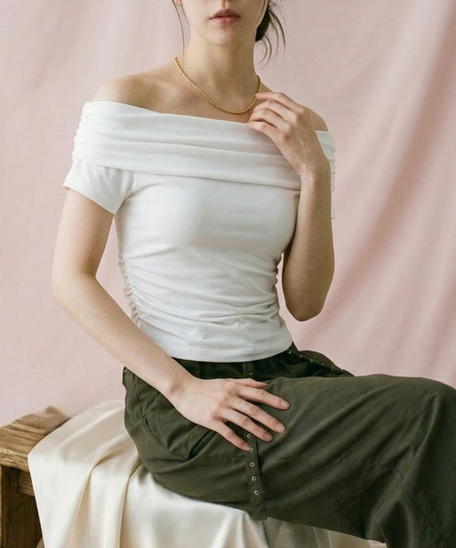 VIVID LADY(ビビッドレディー)の「オフショルダー ウエストシャーリング 半袖トップス(Tシャツ/カットソー・レディース・ホワイト/ダークブラウン/モカ・FREE)」の4枚目の写真