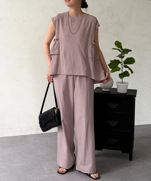 Chez toi(シェトワ)の「【セットアップ】バックフリルブラウス×パンツ(ワンピース・レディース・チャコールグレー/ピンク系その他/ベージュ・FREE)」の3枚目の写真