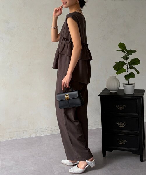 Chez toi(シェトワ)の「【セットアップ】バックフリルブラウス×パンツ(ワンピース・レディース・チャコールグレー/ピンク系その他/ベージュ・FREE)」の8枚目の写真