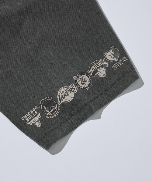 FREAK'S STORE(フリークスストア)の「NBA × FREAK'S STORE 別注 ランダムチームロゴ バックプリント クルーネックTシャツ(Tシャツ/カットソー・メンズ・ネイビー/グリーン/ナチュラル/チャコールグレー・MEDIUM/LARGE)」の13枚目の写真