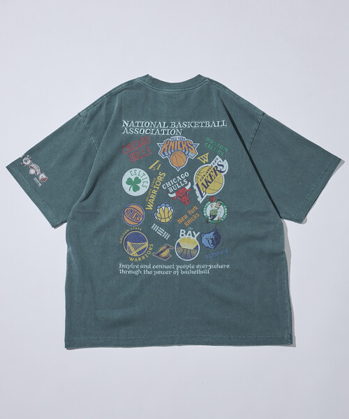 FREAK'S STORE(フリークスストア)の「NBA × FREAK'S STORE 別注 ランダムチームロゴ バックプリント クルーネックTシャツ(Tシャツ/カットソー・メンズ・ネイビー/グリーン/ナチュラル/チャコールグレー・MEDIUM/LARGE)」の22枚目の写真