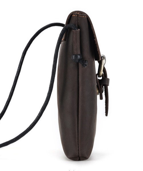 NiiNa(ニーナ)の「【 NiiNa homme / ニーナオム 】高品質牛革 シック ショルダーバッグ(ショルダーバッグ・メンズ・ブラウン・FREE)」の11枚目の写真