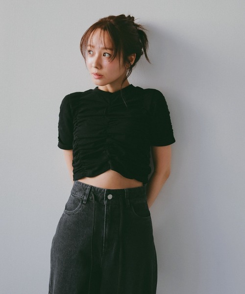 N WITH.(エヌウィズ)の「シャーリングショートスリーブトップス(Tシャツ/カットソー・レディース・ブラック/アイボリー・MEDIUM/SMALL)」の2枚目の写真