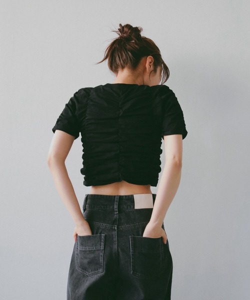 N WITH.(エヌウィズ)の「シャーリングショートスリーブトップス(Tシャツ/カットソー・レディース・ブラック/アイボリー・MEDIUM/SMALL)」の4枚目の写真
