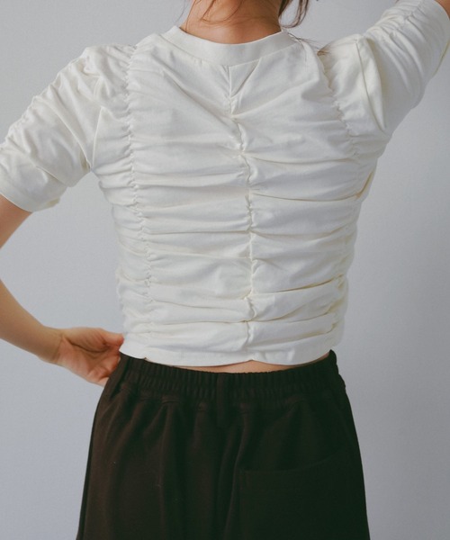 N WITH.(エヌウィズ)の「シャーリングショートスリーブトップス(Tシャツ/カットソー・レディース・ブラック/アイボリー・MEDIUM/SMALL)」の6枚目の写真