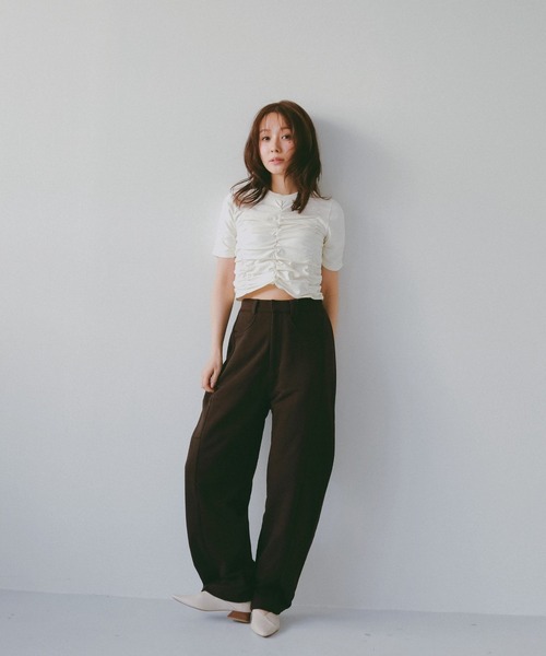 N WITH.(エヌウィズ)の「シャーリングショートスリーブトップス(Tシャツ/カットソー・レディース・ブラック/アイボリー・MEDIUM/SMALL)」の11枚目の写真