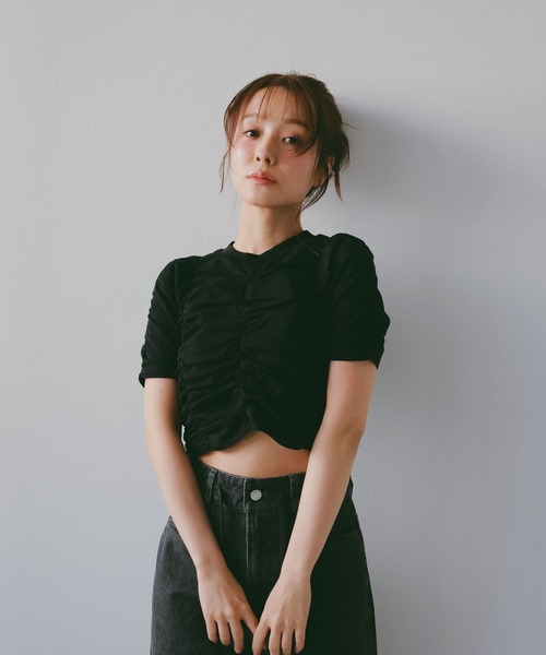 N WITH.(エヌウィズ)の「シャーリングショートスリーブトップス(Tシャツ/カットソー・レディース・ブラック/アイボリー・MEDIUM/SMALL)」の14枚目の写真