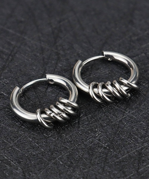 CHRONOM（クロノム）の「5連リングフープピアス（両耳用）（ピアス（両耳用）・メンズ・ゴールド/ブラック・M/L）」の3枚目の写真