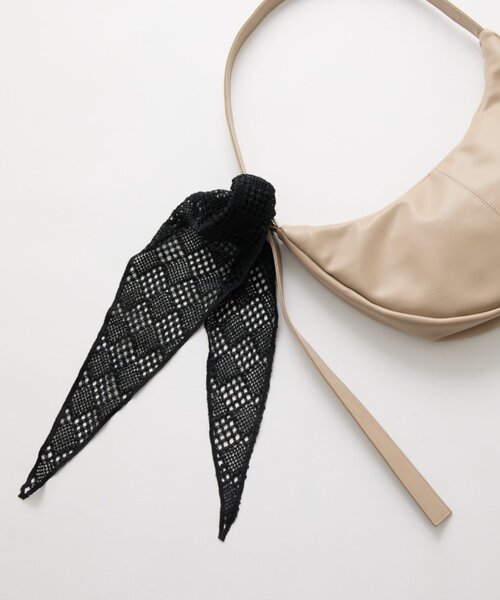 COLONY 2139(コロニートゥーワンスリーナイン)の「格子レース三角スカーフ(バンダナ/スカーフ・レディース・ブラック/アイボリー/ブラウン・FREE)」の9枚目の写真