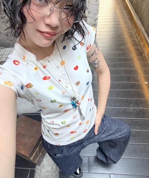almo(アルモ)の「【LAMPOON】フルーツマルチプリントヘンリーネックTシャツ(Tシャツ/カットソー・レディース・ホワイト・LARGE/MEDIUM/SMALL)」の6枚目の写真