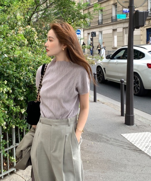 FAVORITO(ファヴォリート)の「ハーフネックトップス(Tシャツ/カットソー・レディース・ブラック/モカ/ピンク/ベージュ/ライトグレー・F)」の4枚目の写真