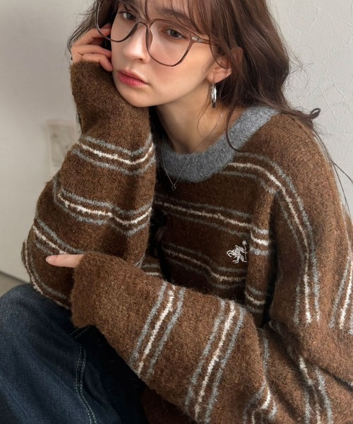 classicalelf(クラシカルエルフ)の「“配色”と“質感”で差をつける。胸刺繍ブークレー素材配色ボーダークルーネックニット(長袖)(ニット/セーター・レディース・グレー/ネイビー/ブラウン/アイボリー・LARGE/MEDIUM/SMALL/X-LARGE)」の1枚目の写真