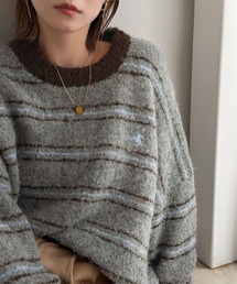 “配色”と“質感”で差をつける。胸刺繍ブークレー素材配色ボーダークルーネックニット(長袖)